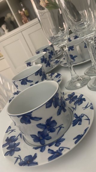 Conjunto de 6 tazas con platos + 5 copas de regalo