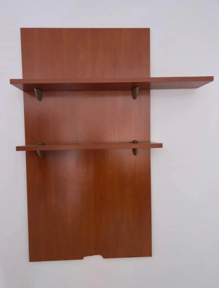 Estantería de madera marrón