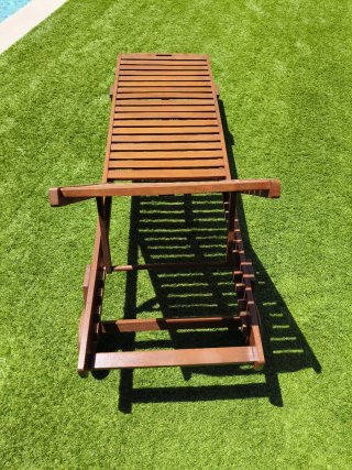 Tumbona de madera para jardín