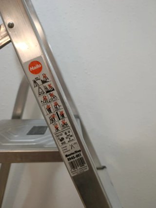 Escalera plegable de aluminio