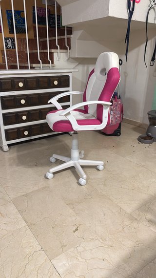 Silla oficina niña blanca y rosa nueva