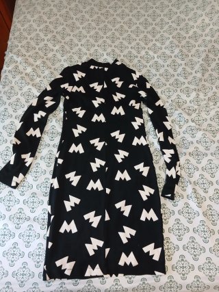 Vestido negro con estampado