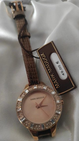Reloj Mark Maddox Mujer Beige y Dorado Nuevo