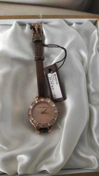 Reloj Mark Maddox Mujer Beige y Dorado Nuevo