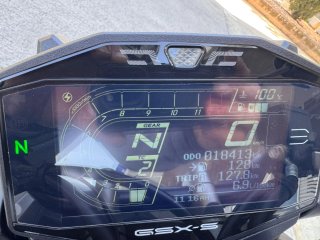 Suzuki GSX-S950 Naked Blanca y Roja