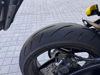 Suzuki GSX-S950 Naked Blanca y Roja