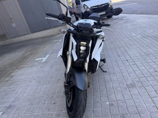 Suzuki GSX-S950 Naked Blanca y Roja