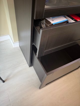 Vitrina IKEA BESTÅ cristal y cajones