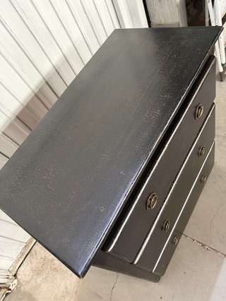 Cómoda negra madera maciza craquelada