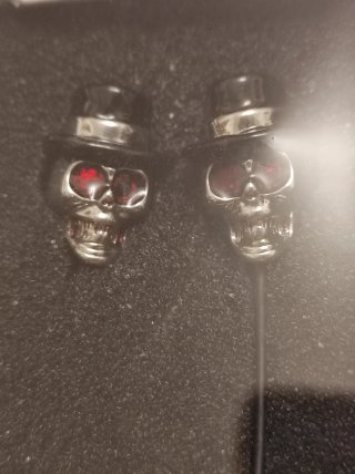 Auriculares calavera metálicos oferta 3x2