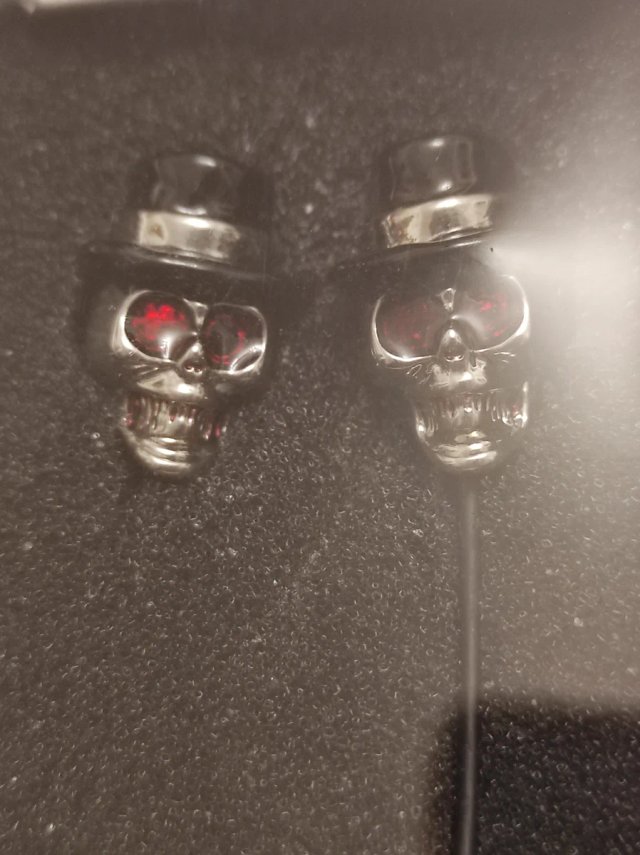 Auriculares calavera metálicos oferta 3x2