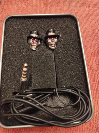 Auriculares calavera metálicos oferta 3x2