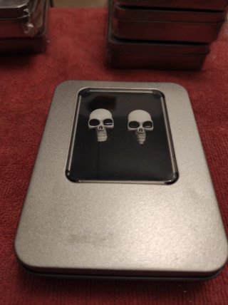 Auriculares calavera metálicos oferta 3x2
