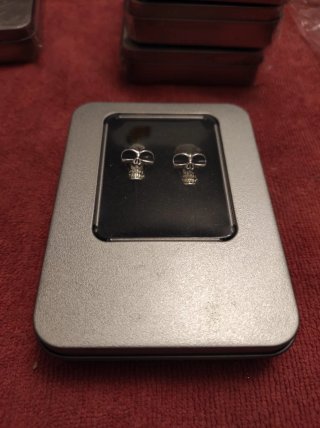 Auriculares calavera metálicos oferta 3x2