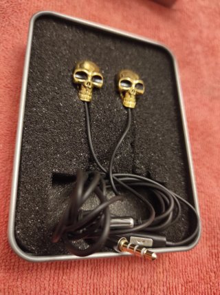 Auriculares calavera metálicos oferta 3x2