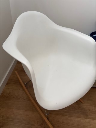 Silla mecedora Eames blanca