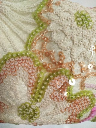 Bolso de lentejuelas floral con cadena dorada