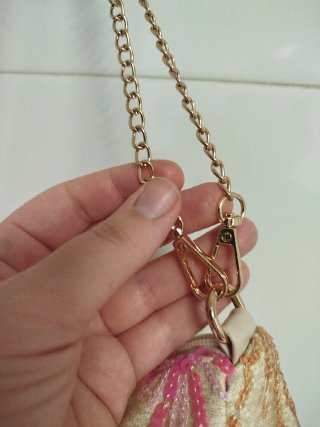 Bolso de lentejuelas floral con cadena dorada