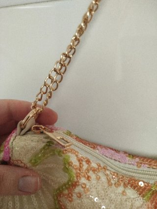 Bolso de lentejuelas floral con cadena dorada