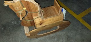 Caballo balancín de madera, artesanal