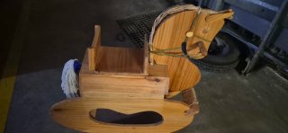 Caballo balancín de madera, artesanal