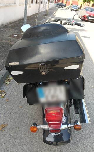 Suzuki Intruder C800 Negra