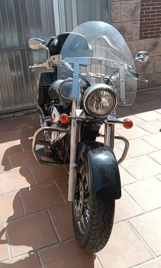 Suzuki Intruder C800 Negra