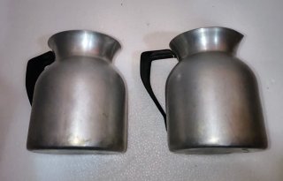 2 cazos antiguos para leche