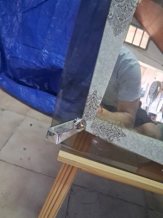 Espejo decorativo con marco plateado