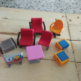 Lote Playmobil: Sillas, mesas y TV