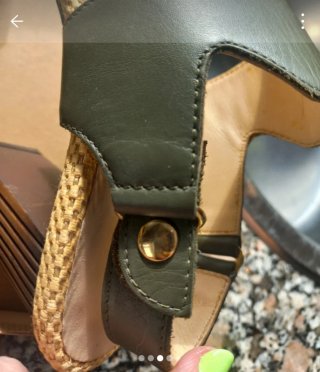 Sandalias de tacón beige y verde oliva