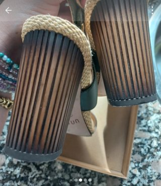 Sandalias de tacón beige y verde oliva