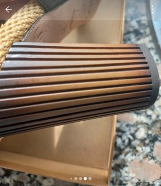 Sandalias de tacón beige y verde oliva