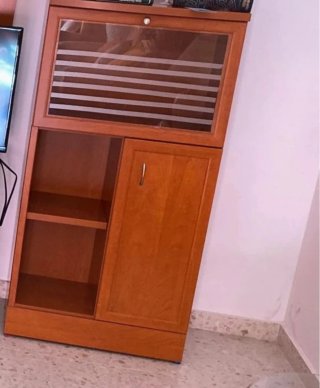 Mueble vitrina madera y cristal