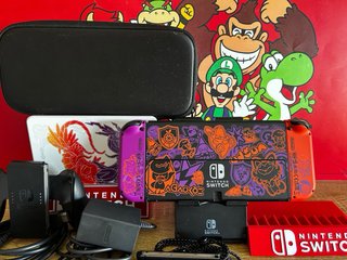 Nintendo Switch OLED ESPECIAL Pokemon COMO NUEVA