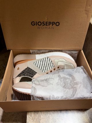 Zapatillas Gioseppo Talla 39 Nuevas calidad suprem