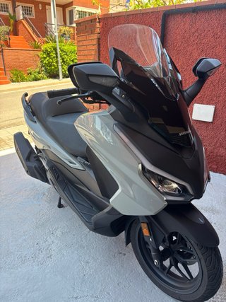 Honda Forza 125 Maxi Scooter