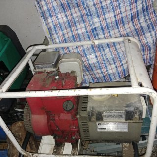 Lote 3 Generadores: Honda G200, Suzuki SE700, Cast