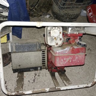 Lote 3 Generadores: Honda G200, Suzuki SE700, Cast