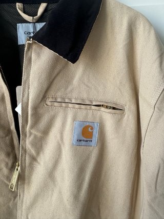 Chaqueta Carhartt Beige y Negra