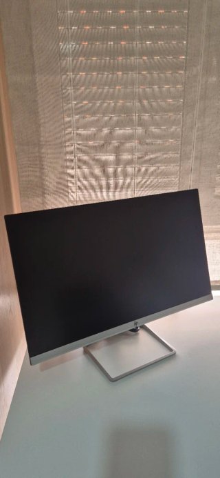 Monitor HP Negro y Plateado