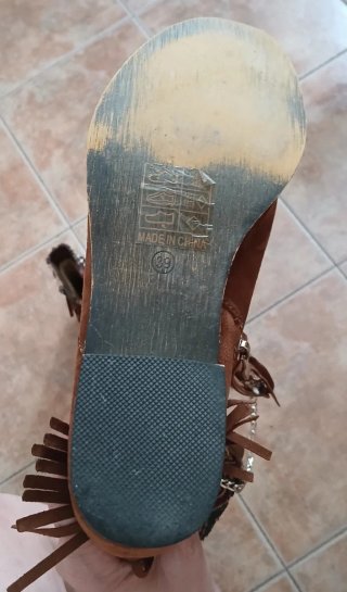 Botas planas marrones con flecos