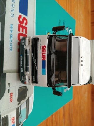 Camión Volvo Seur 1/43 Salvat