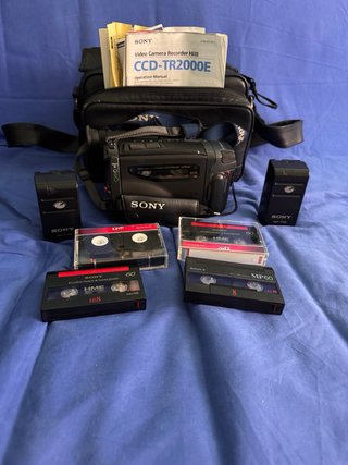 Sony CCD-TR2000E Hi8 Camcorder