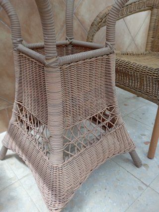 Conjunto mesa y 3 sillones de mimbre