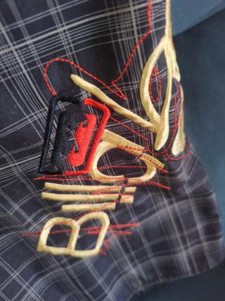 Bermudas de surf Billabong azules y rojas