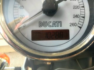 Ducati Sport 1000 Clásica Amarilla