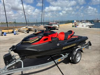 Sea Doo RXT 300 Negro/Rojo bombardier