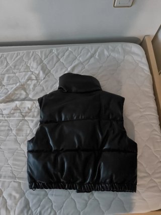 Chaleco cuero Zara