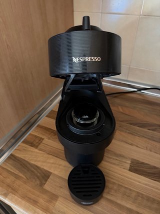 Cafetera Nespresso Vertuo Negra